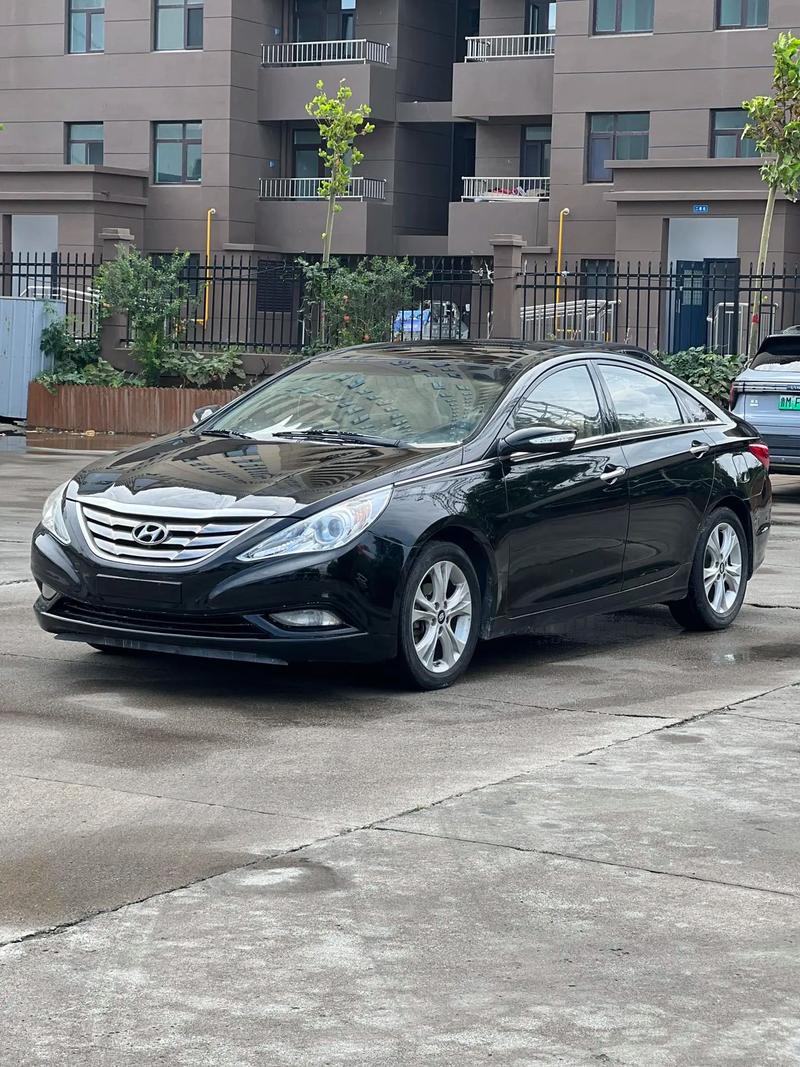 现代索纳塔8代怎么样,现代索纳塔8高配现在多少钱