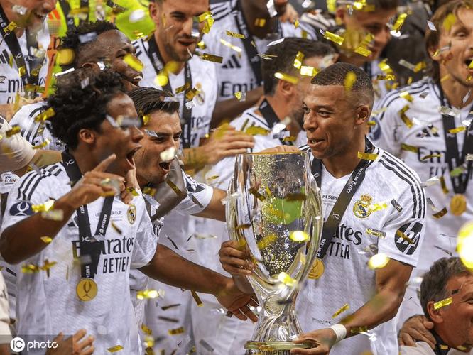 姆巴佩颁奖遭8万人狂嘘,姆巴佩夺冠