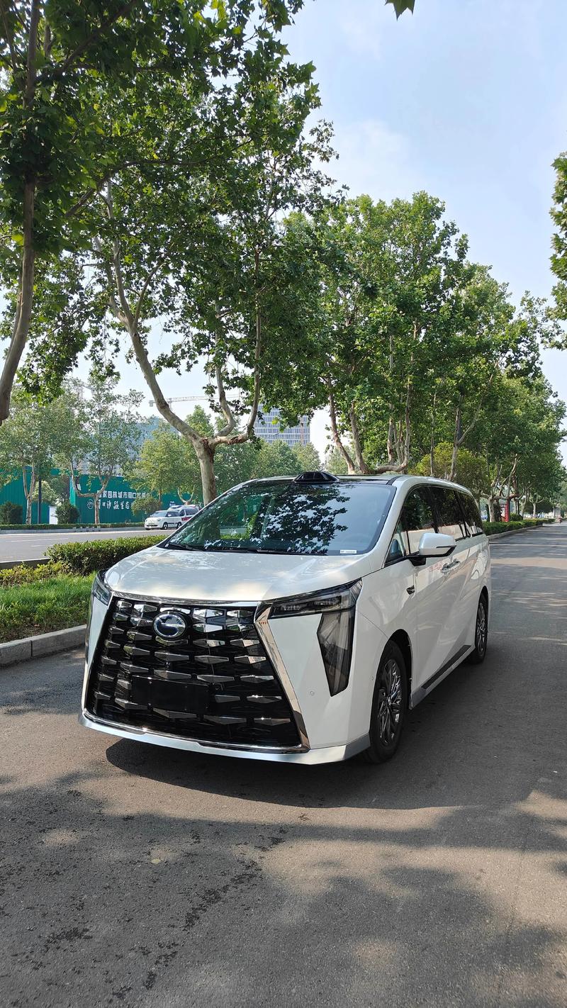 广汽传祺m8汽车图片／广汽传祺suv车型m8