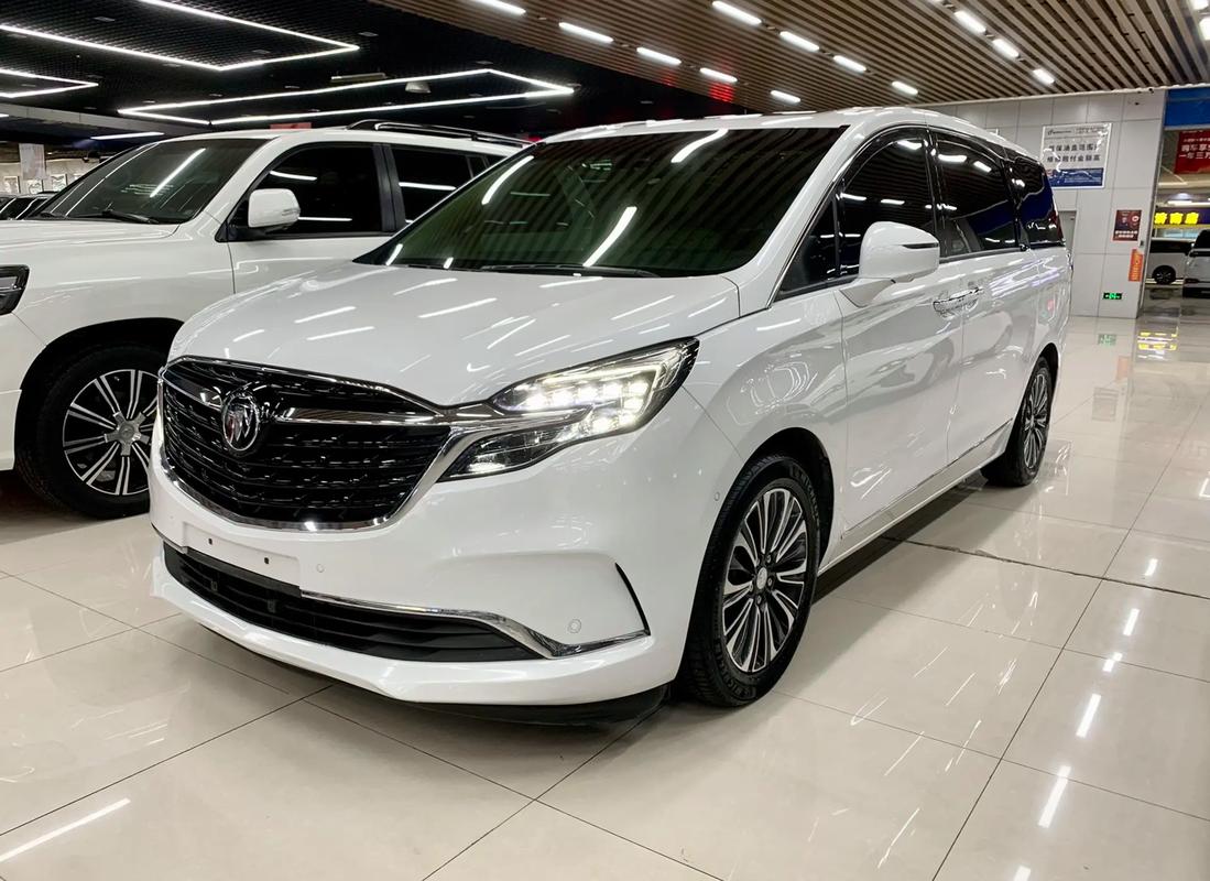 别克gl8陆尊2022款／2020款别克gl8陆尊旗舰型